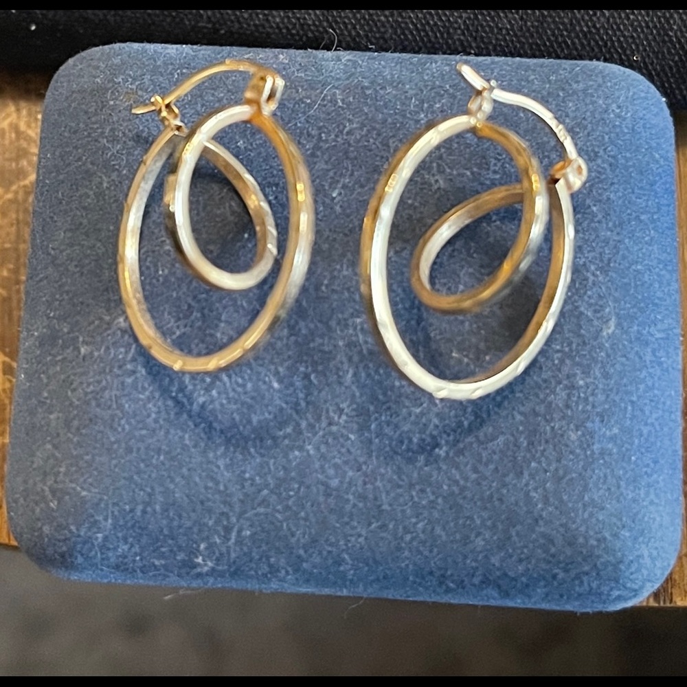 10KT Gold Twisty Hoop Earrings-So Nice